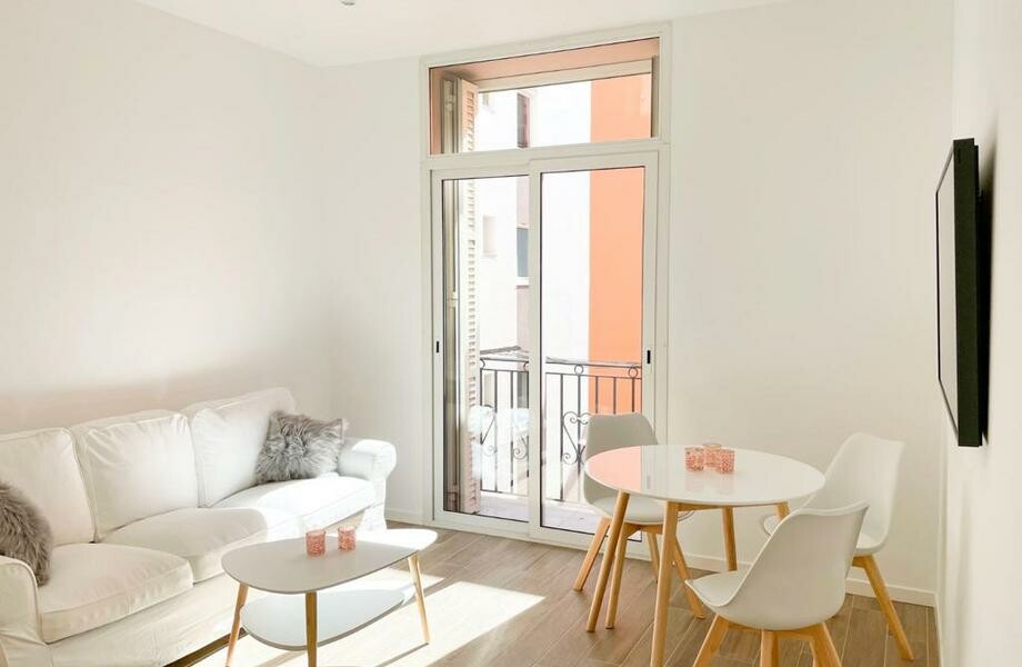 3 roomed apartment - Golden Square