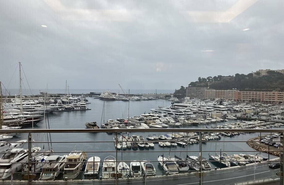 BUREAU ENTIEREMENT RENOVÉ SUR LE PORT