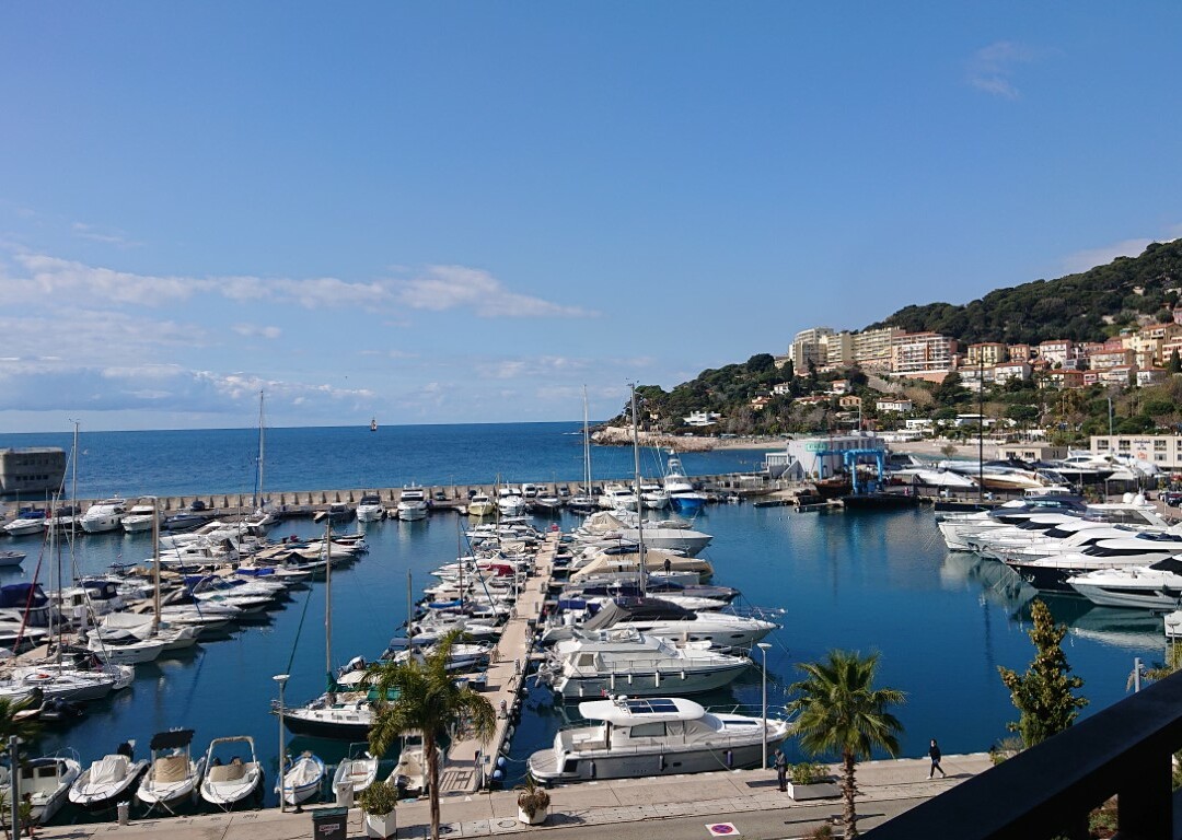 FONTVIEILLE MEMMO CENTER 2 ROOMS 93 sqm CELLAR AND PARKING