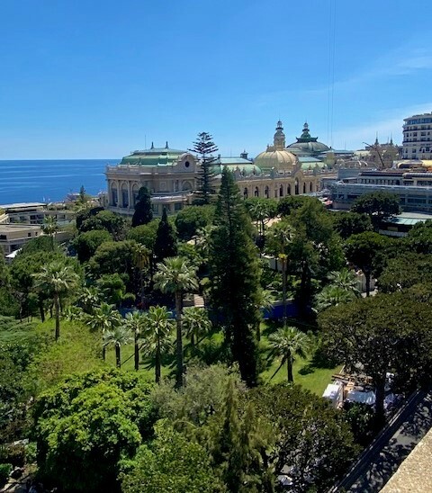 STUNNING LARGE 1 BEDROOM APARTMENT IN THE CARRE D'OR