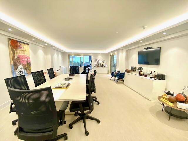 LUXURIOUS 3-ROOM OFFICES IN THE CARRE D'OR