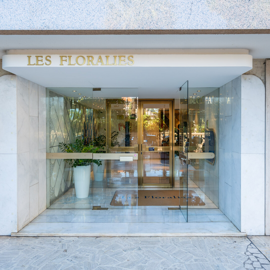 LES FLORALIES - Carré d'Or - Renovated and Furnished Three-Bedroom Apartment - Casino Gardens Views