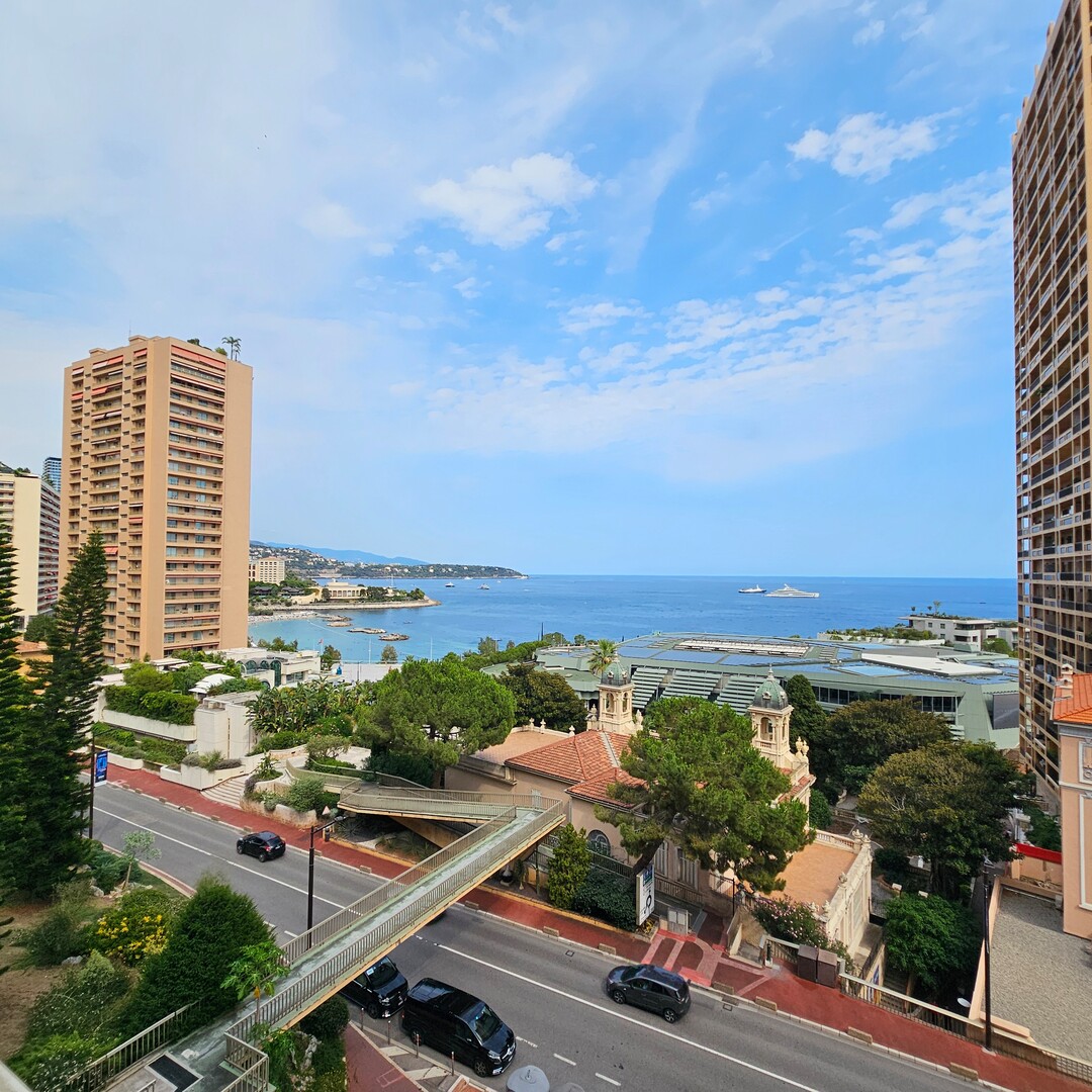 SEAFRONT - NEAR CARRÉ D'OR