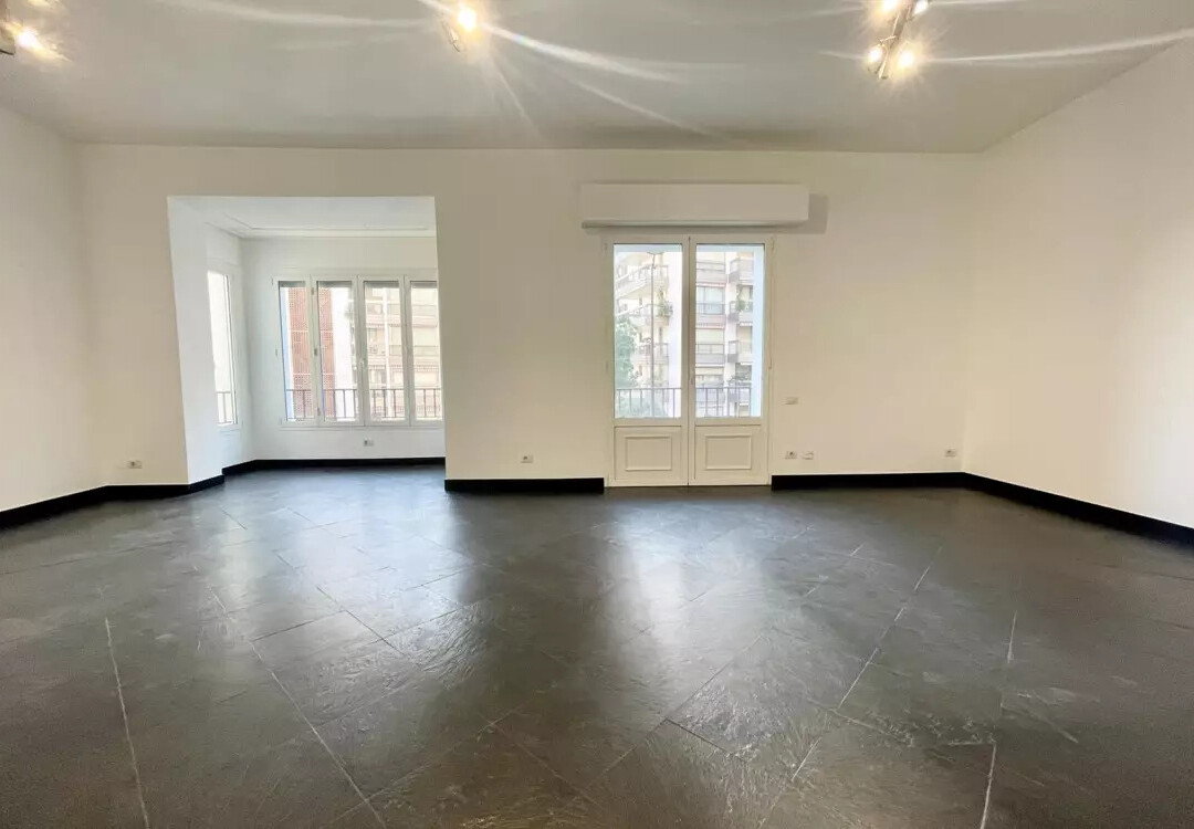 SUPERB APARTMENT COMPLETELY RENOVATED