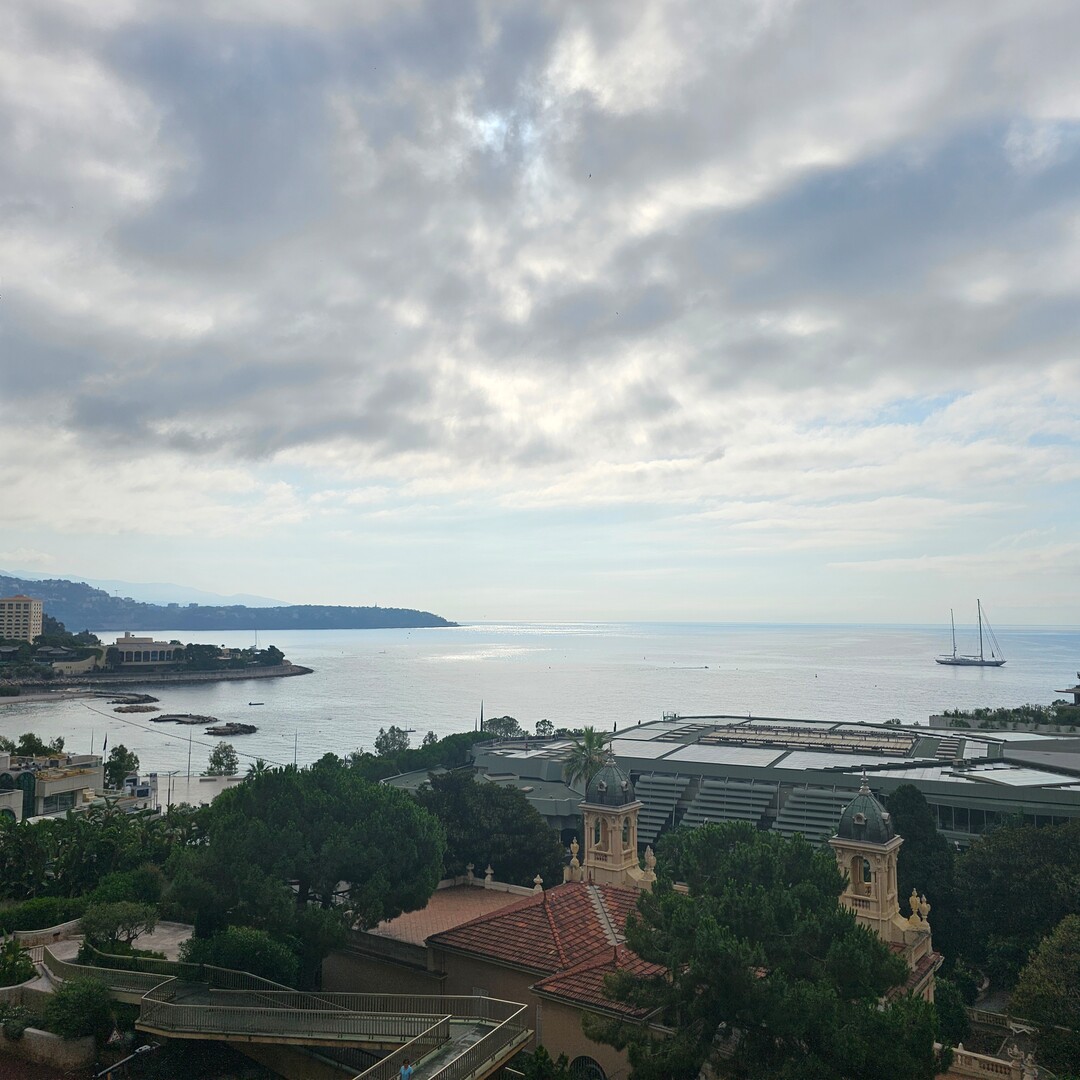 SEAFRONT - NEAR CARRÉ D'OR