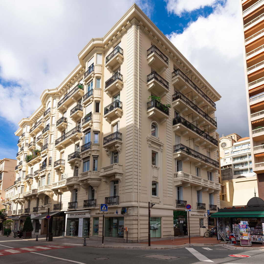 2 BEDROOM APARTMENT - BD DES MOULINS
