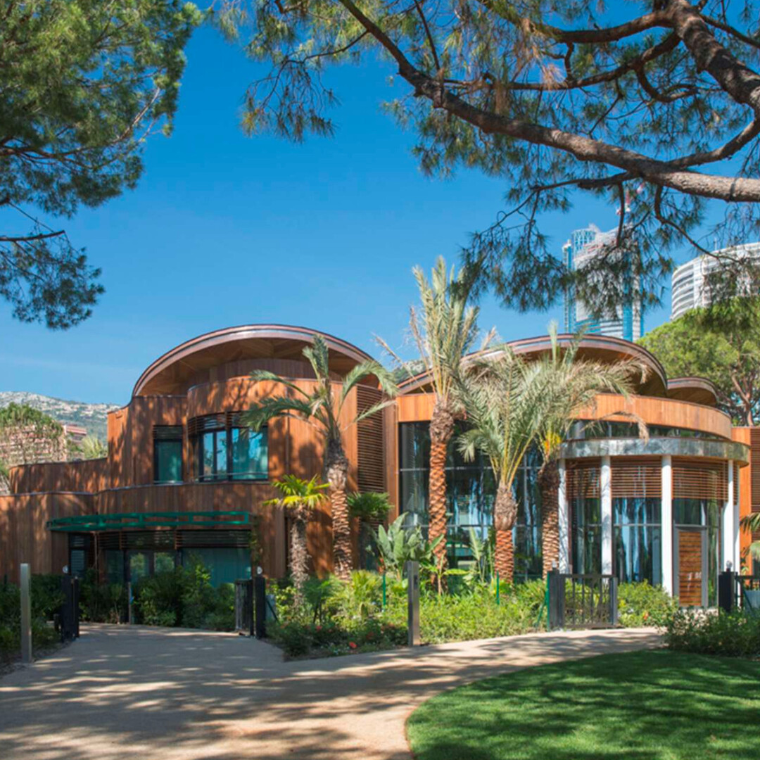 EXCEPTIONAL WATERFRONT VILLA