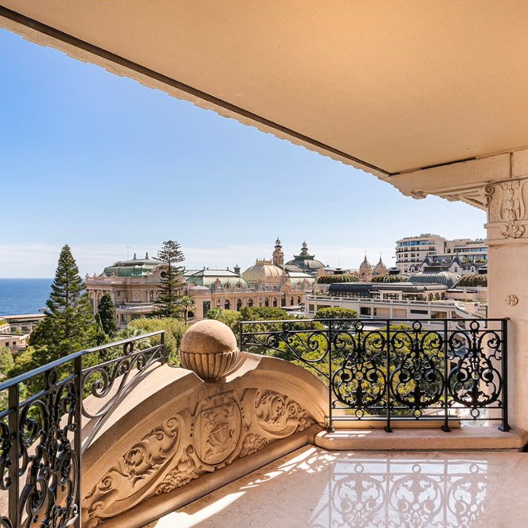 ELEGANT 4 BEDROOM APARTMENT IN THE HEART OF MONACO