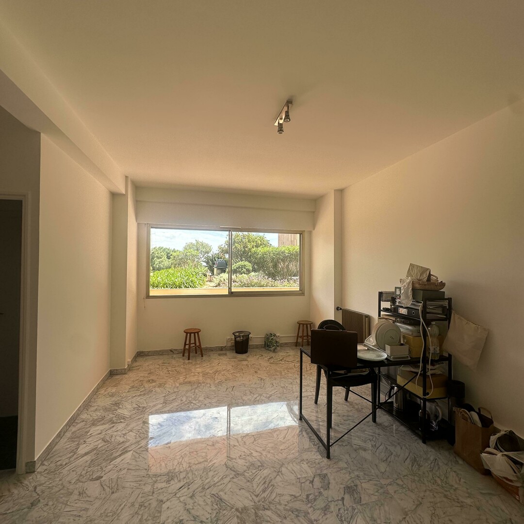 RENOVATED MIXED-USE OFFICE