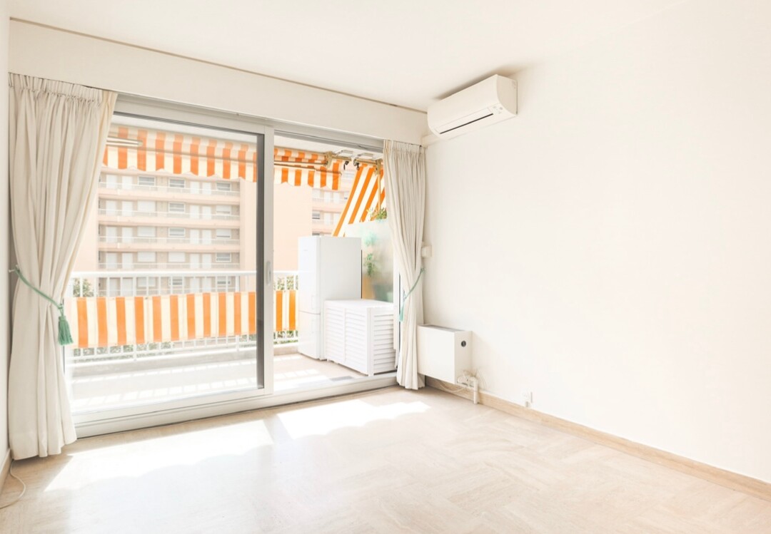 LARGE STUDIO WITH TERRACE