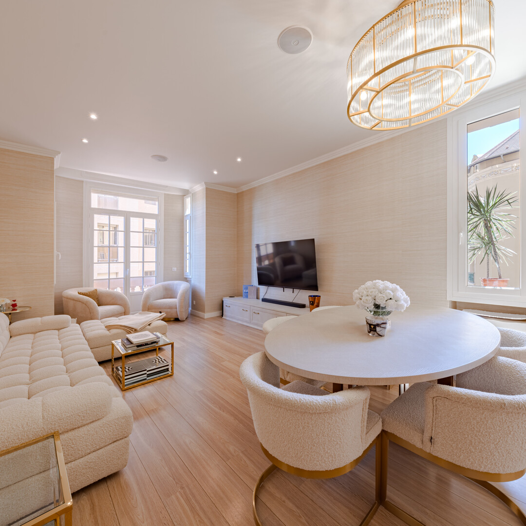 CHARMING 3-BEDROOM BOURGEOIS-STYLE APARTMENT