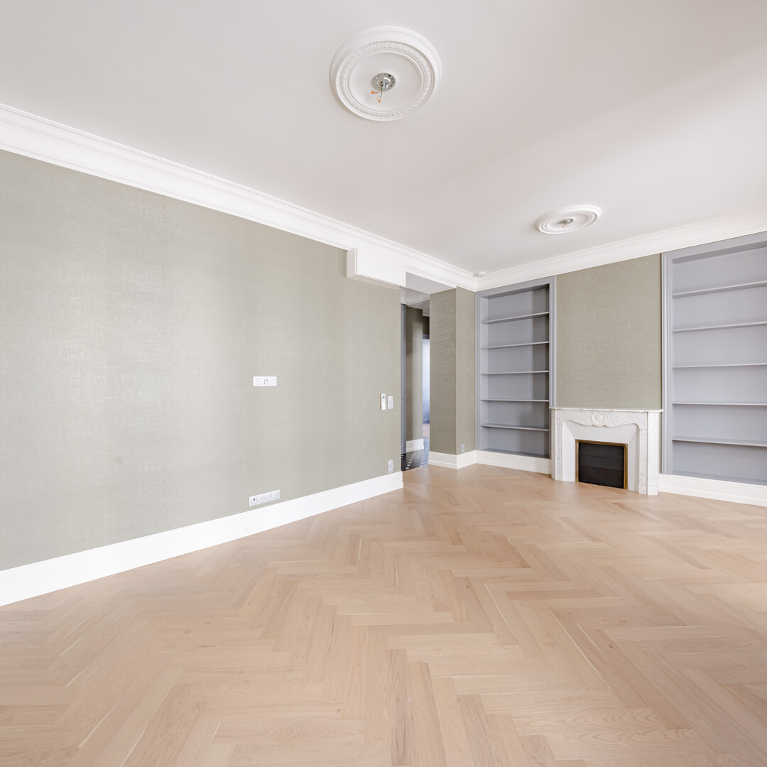 RENOVATED BOURGEOIS 3-BEDROOM APARTMENT