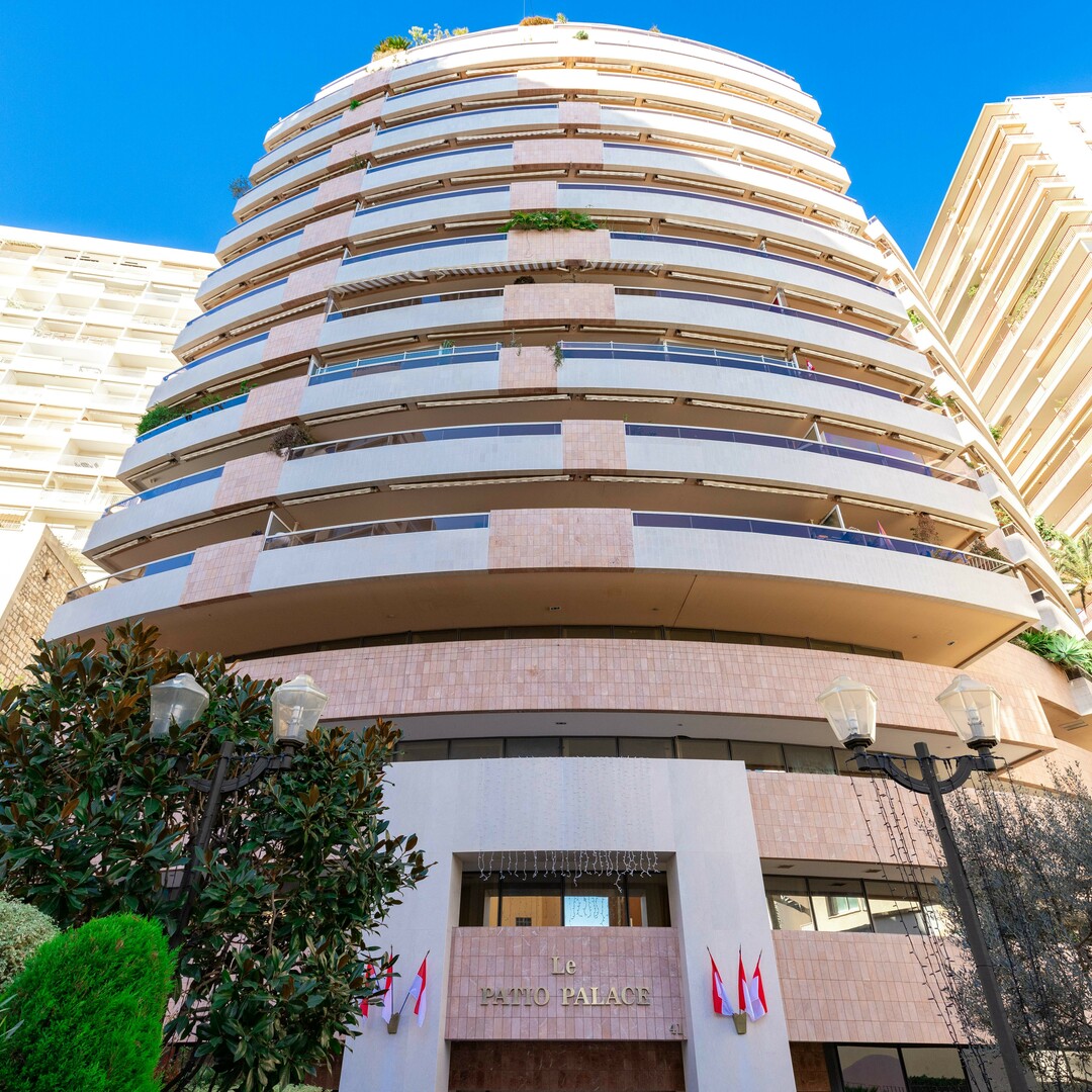SPACIOUS 2 BEDROOM APARTMENT WITH SEA VIEW