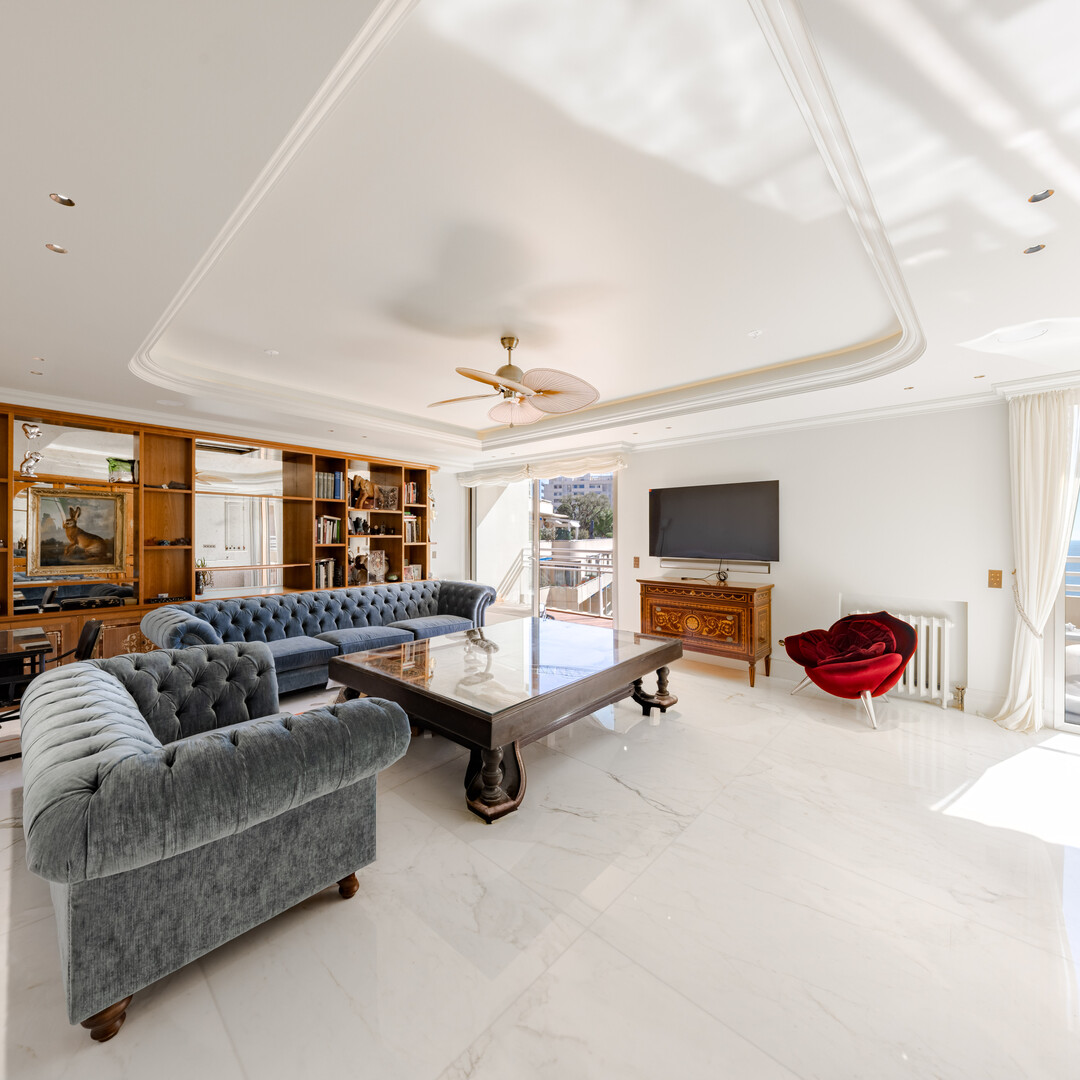 2  BEDROOM APARTMENT RENOVATED WITH SEA VIEW