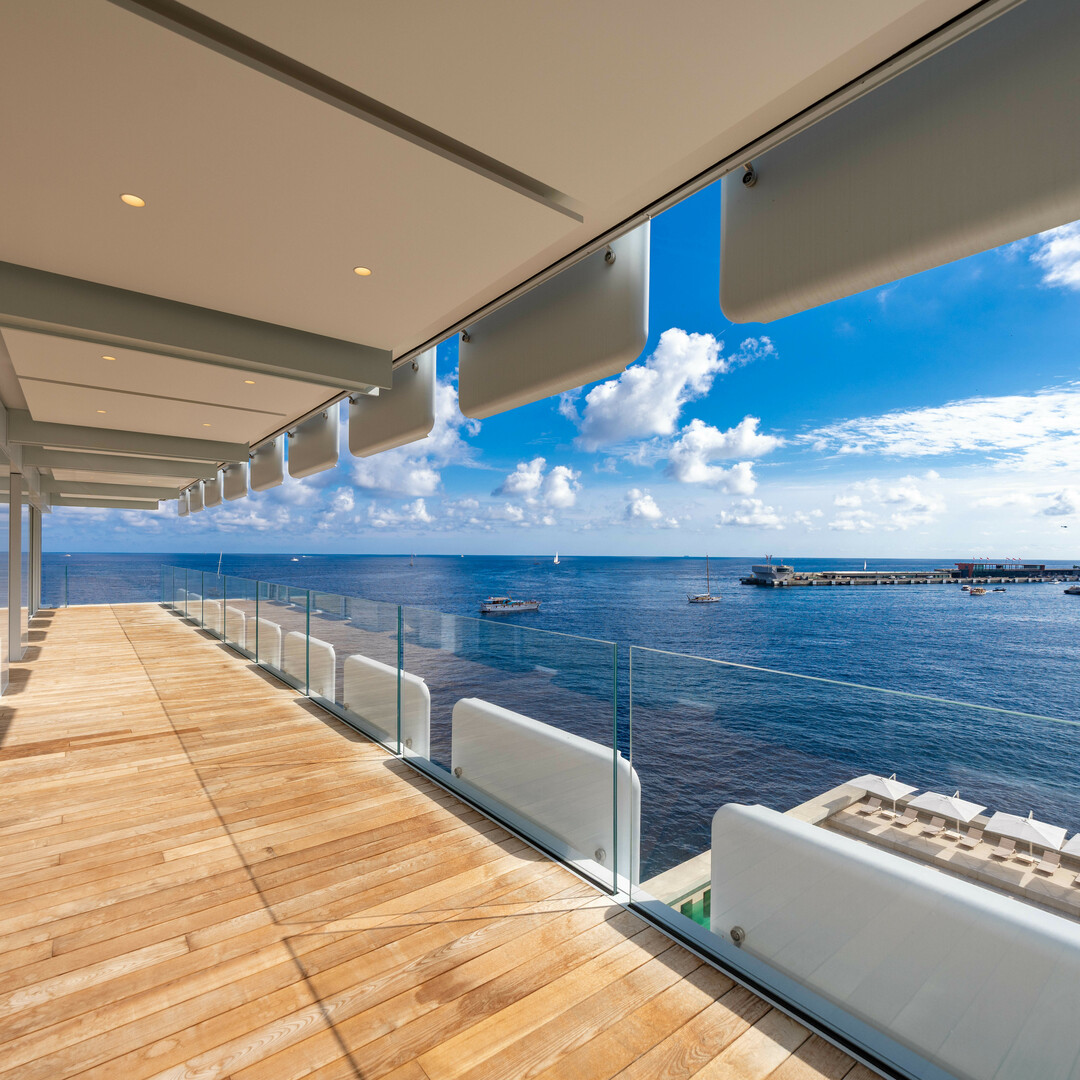 LUXURIOUS 3-BEDROOM APARTMENT WITH PANORAMIC VIEWS