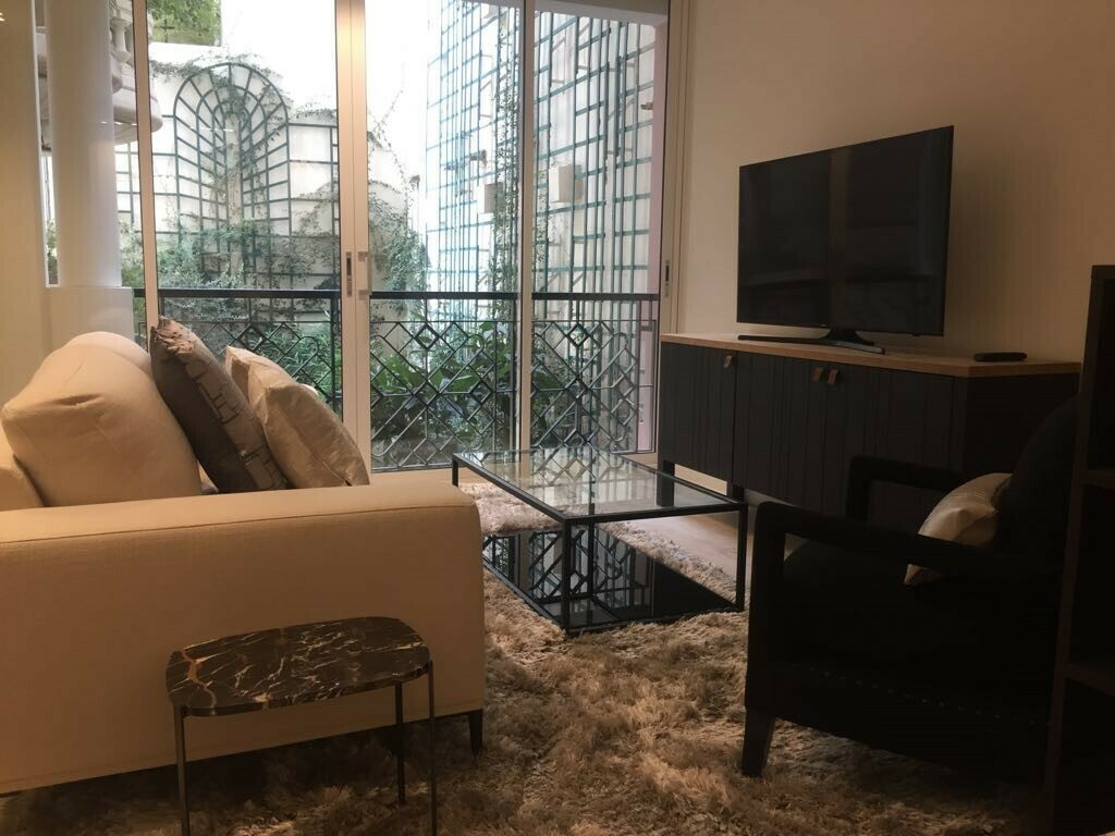 RENOVATED STUDIO