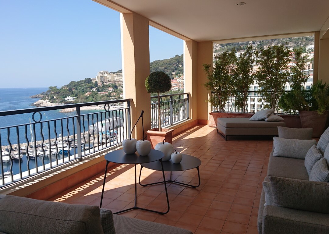 4 ROOMS WITH POOL & PRIVATE GARDEN