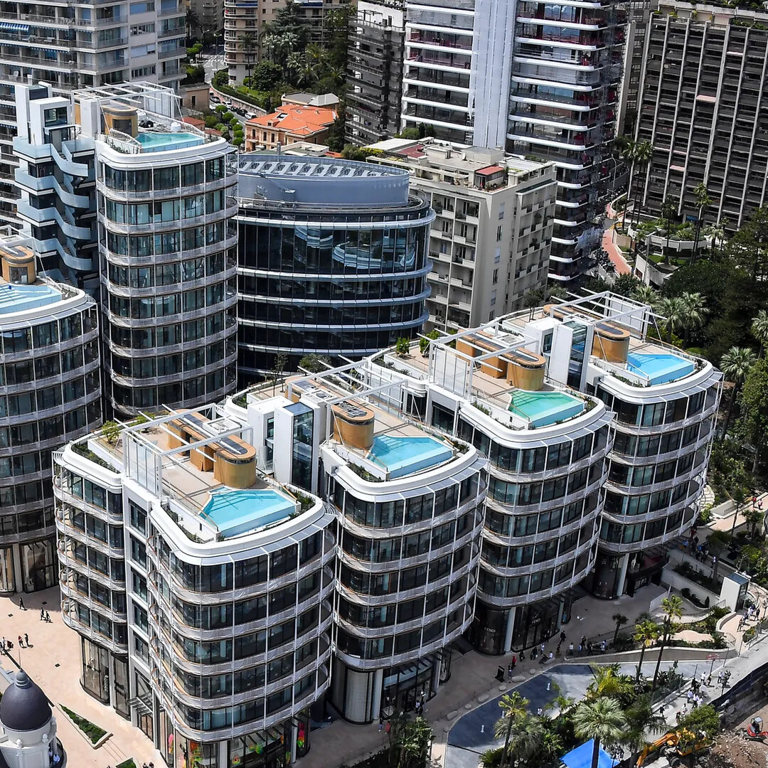 TRIPLEX WITH PRIVATE POOL