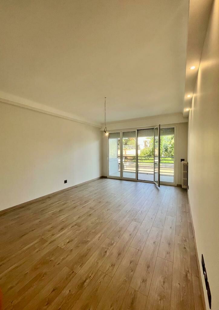 BEAUTIFUL 2 ROOMS RENOVATED