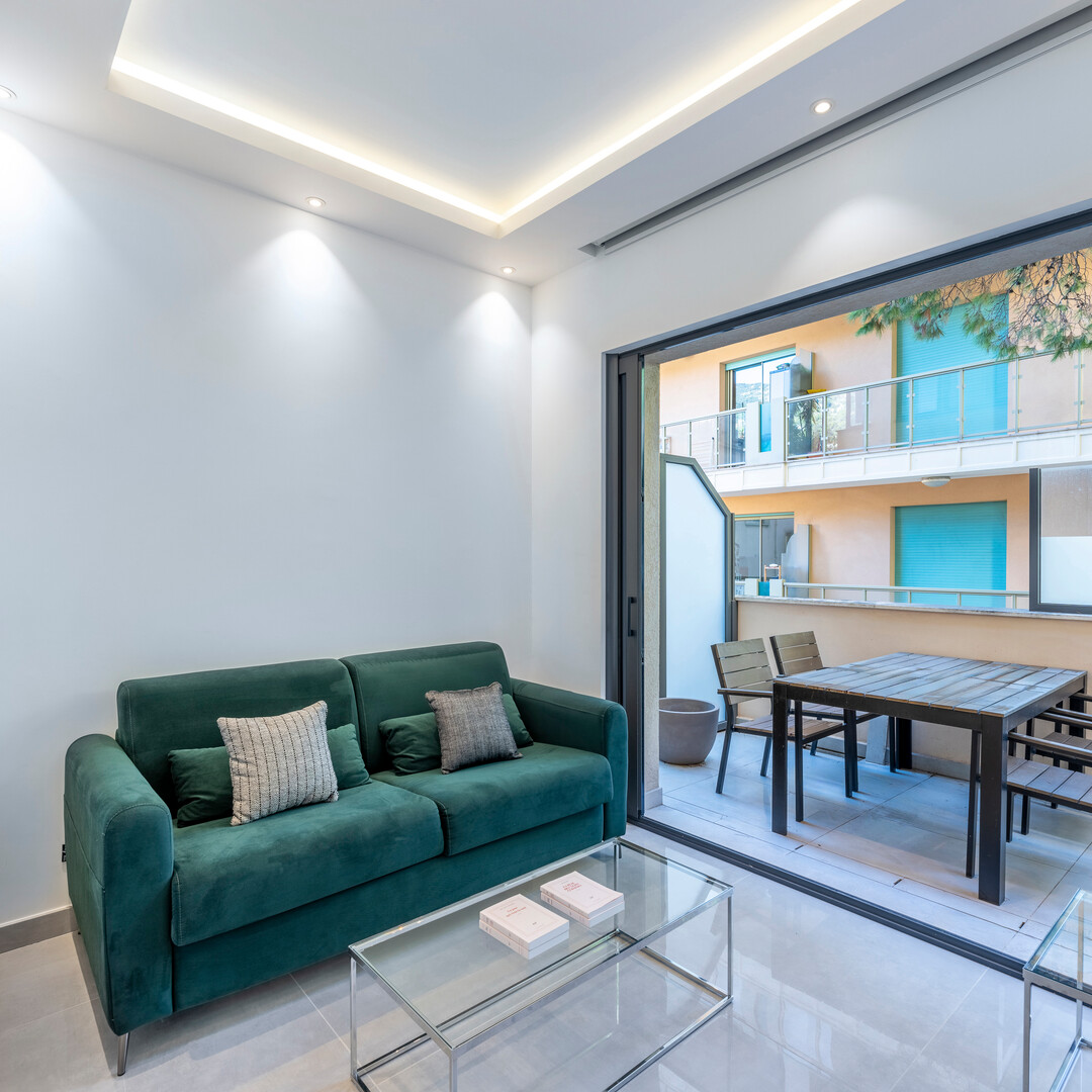 RENOVATED MIXED-USE STUDIO - BETTINA