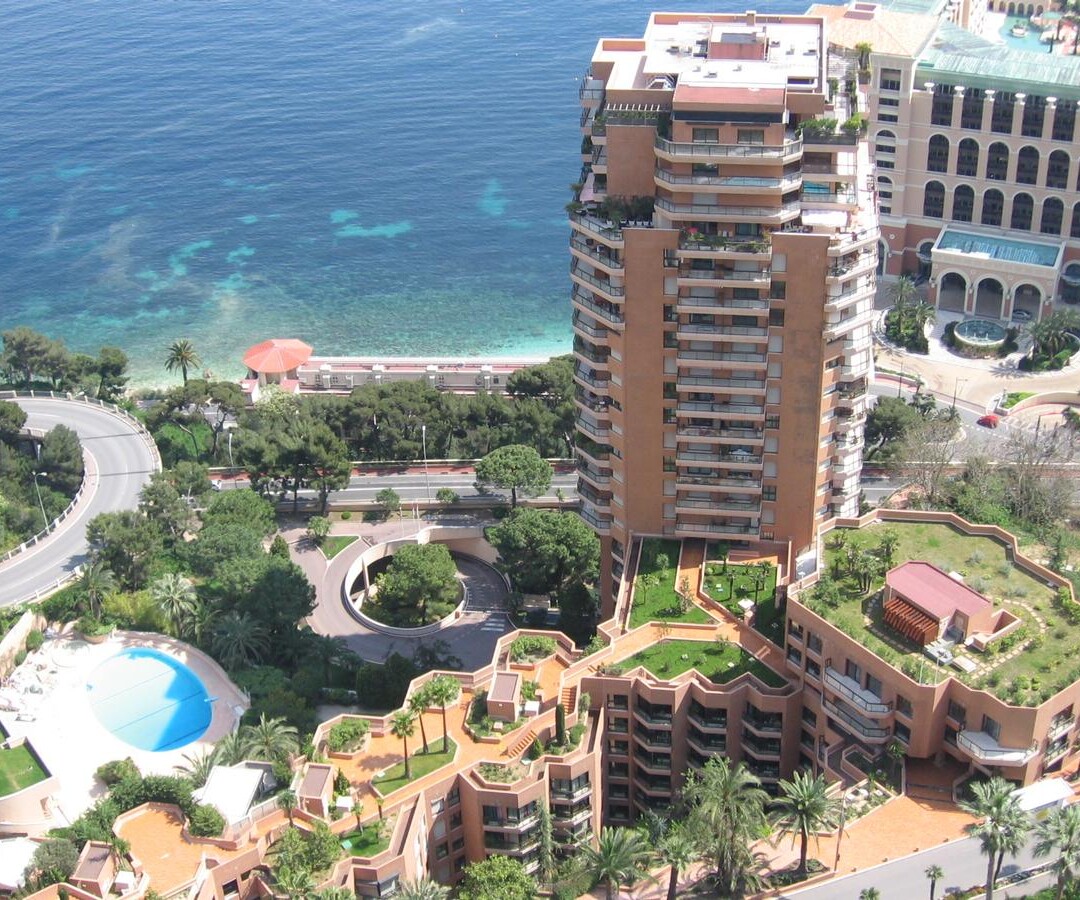 Large office of 36 m² in a prestigious residence