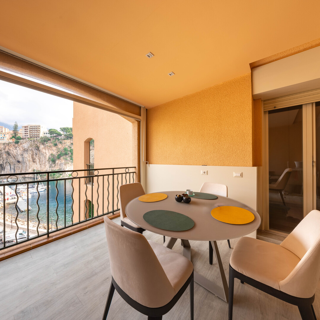 Fontvieille - Rare 2 room semi-furnished apartment with sea view and parking