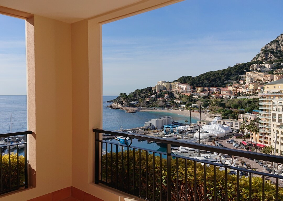 LARGE 4 ROOMS FONTVIEILLE