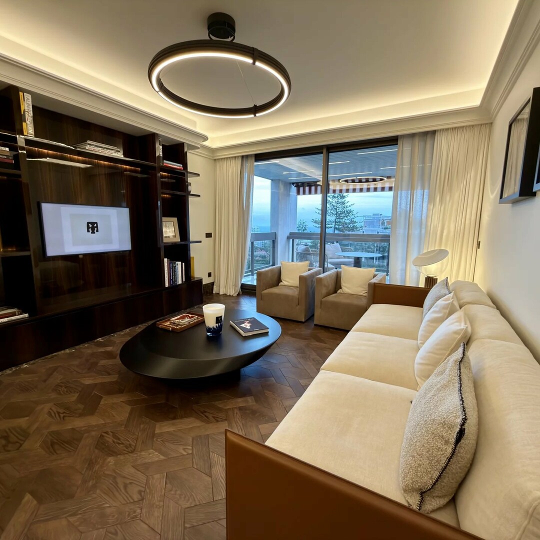 Luxuriously Renovated Two-Bedroom Apartment with Sea Views in the Carré d’Or