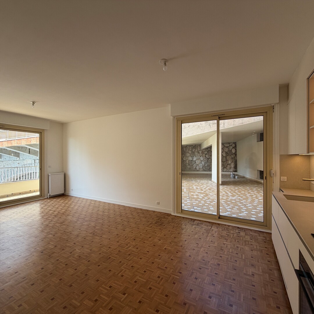 Rare – renovated 3 room apartment with large terrace - Apartments for rent in Monaco