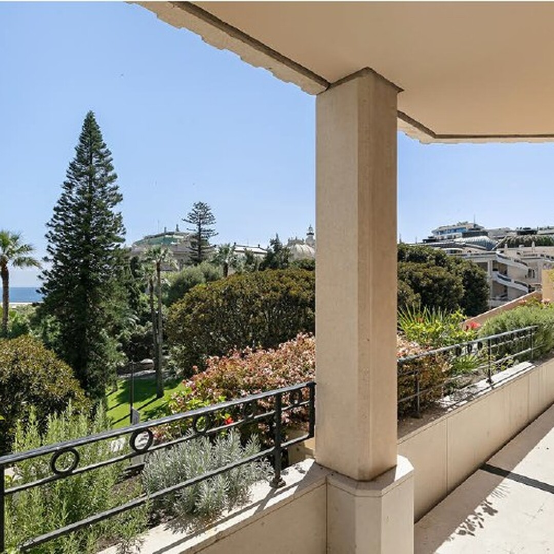 Metropolis – Elegant 5-room apartment with veranda – Carré d'Or