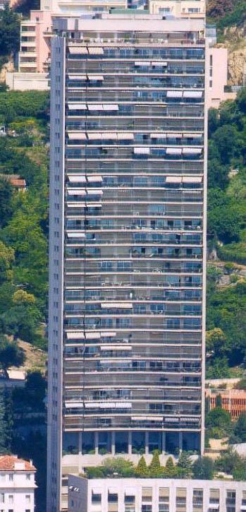 Sole Agent – High-end renovated luxury apartment with sea view