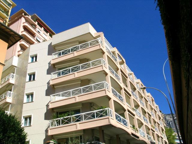 Sole Agent – High-end renovated luxury apartment with sea view