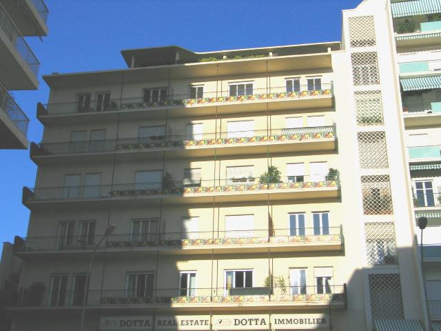 Sole Agent – High-end renovated luxury apartment with sea view