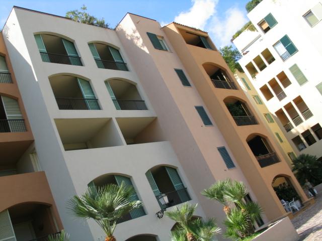 Sole Agent – High-end renovated luxury apartment with sea view