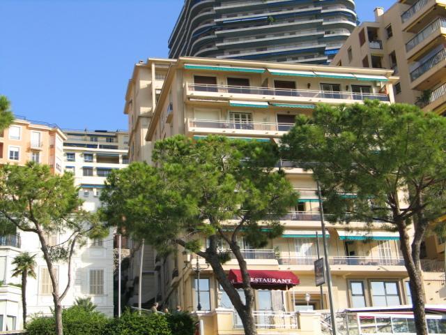 Sole Agent – High-end renovated luxury apartment with sea view