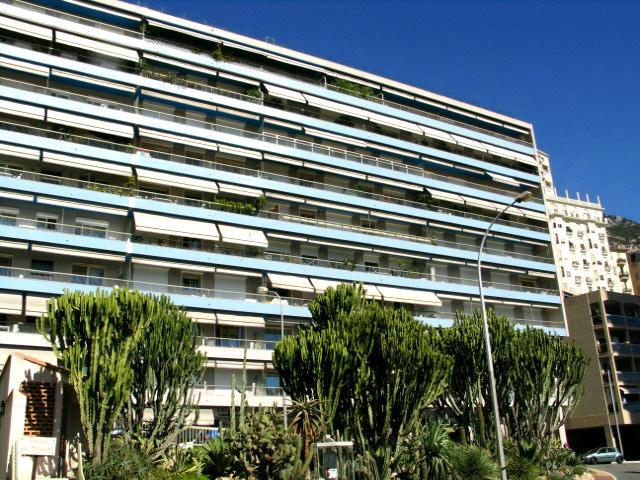 Sole Agent – High-end renovated luxury apartment with sea view