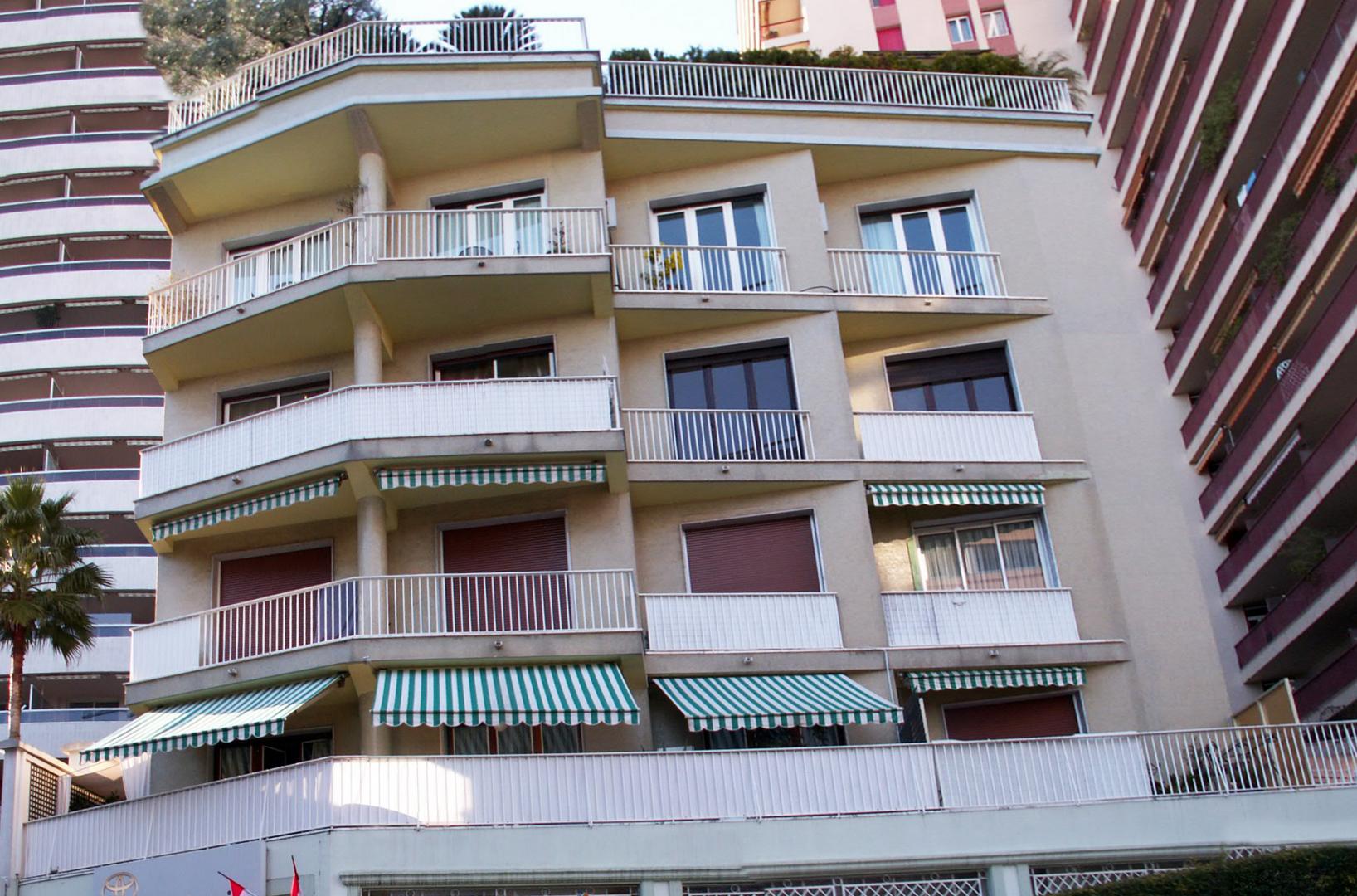 Sole Agent – High-end renovated luxury apartment with sea view