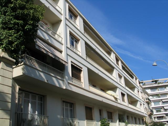 Sole Agent – High-end renovated luxury apartment with sea view